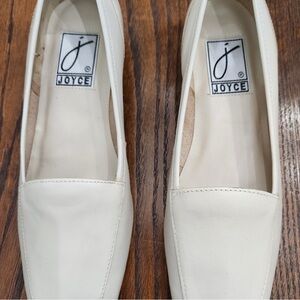 Joyce cream sz 7 leather upper flats NWOT